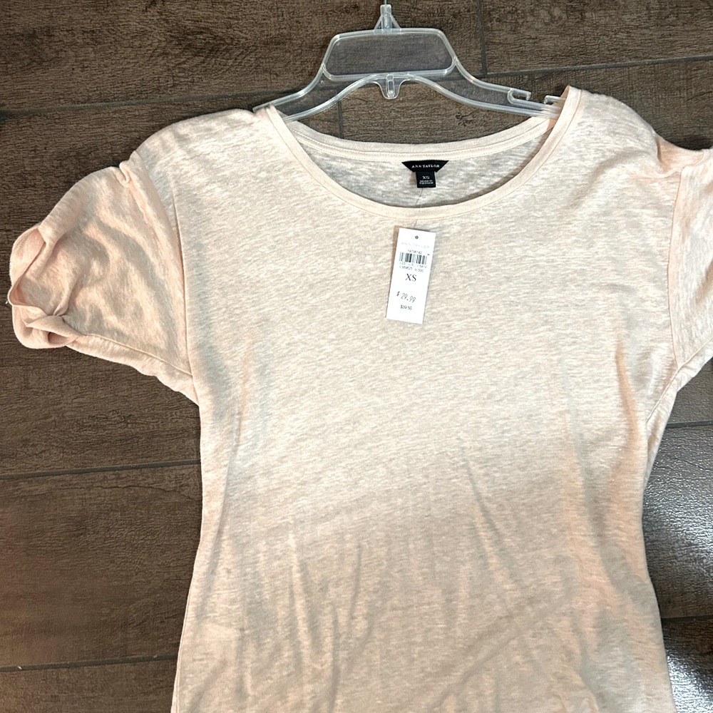 Ann Taylor Women’s top light peach color